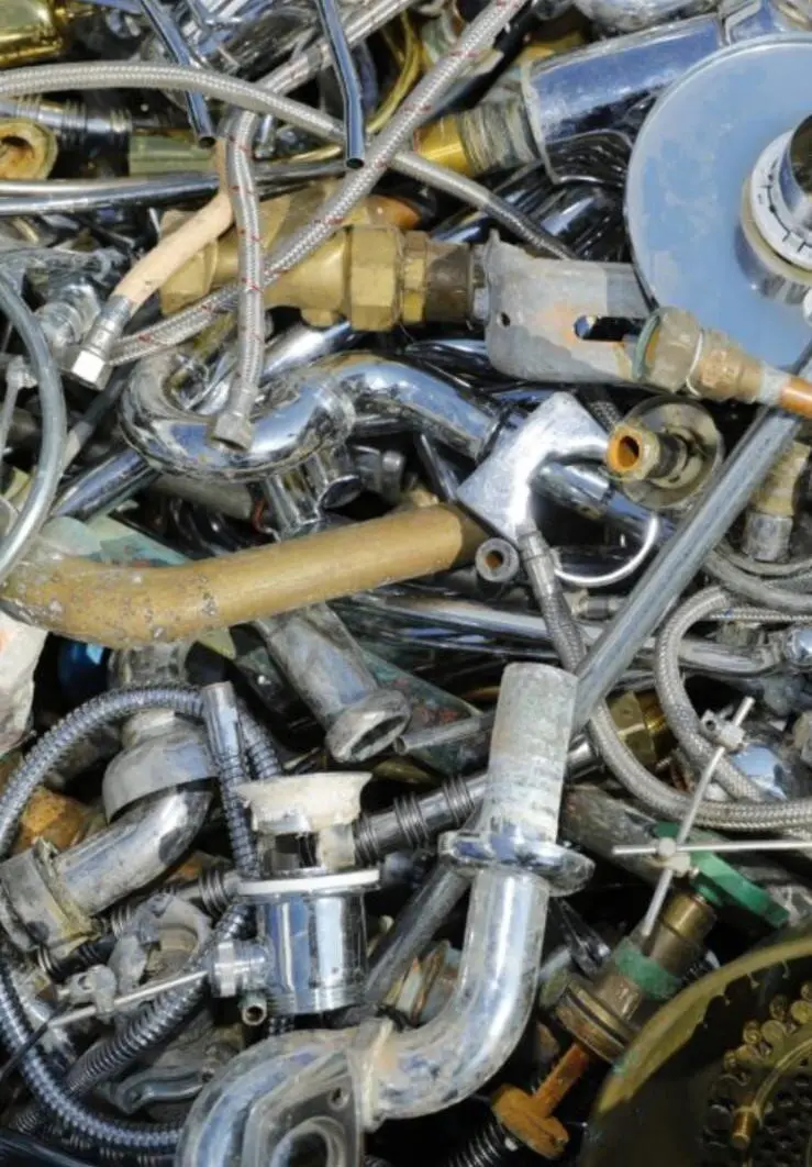 Messingteile und Armaturen als Altmetall